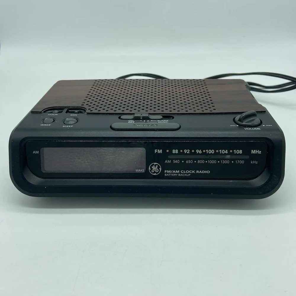 Vintage Woodgrain GE AM/FM 7-4613A Digital Alarm Clock Radio Retro Red‎ LED 90's
